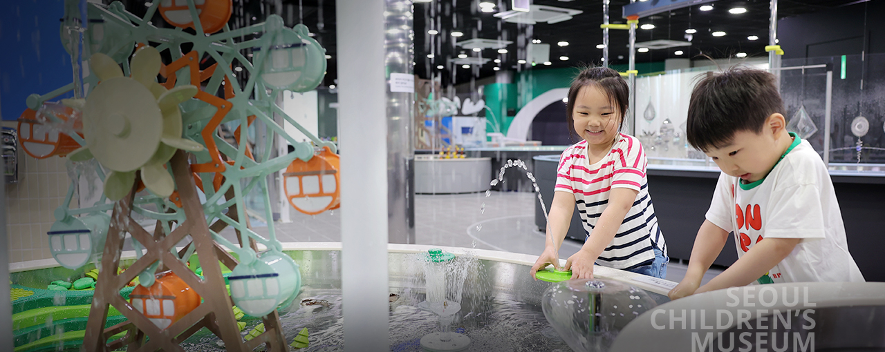 3階　科学遊び   ざざあ、水遊び