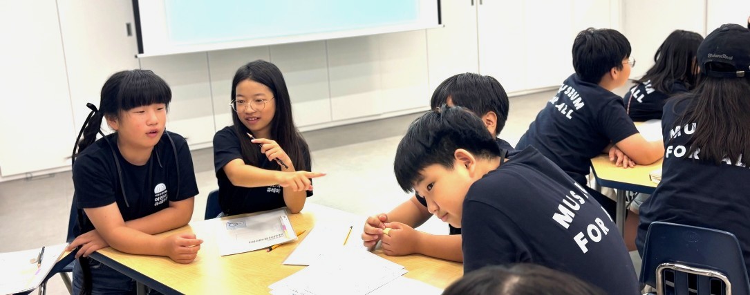 어린이큐레이터 활동하는 모습